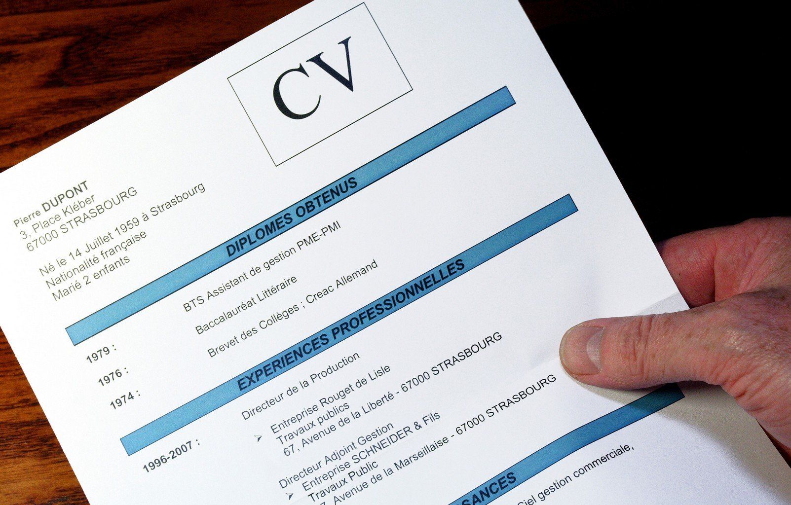 Comment réussir la rédaction de son CV ? - Le Comptoir Web